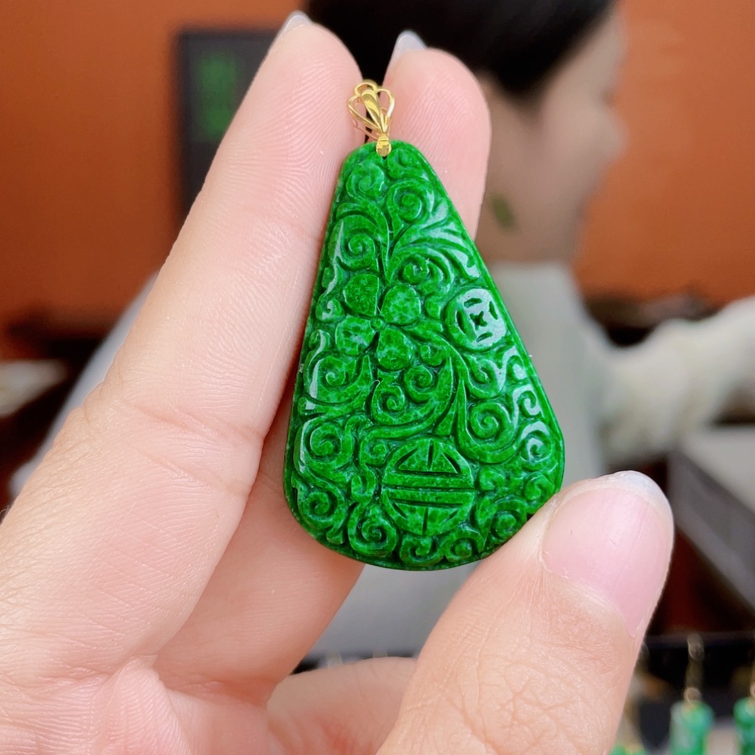 翡翠18K金镶嵌耳饰