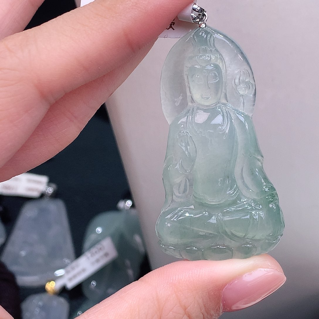 颈饰18K金镶嵌翡翠高冰冰底观音