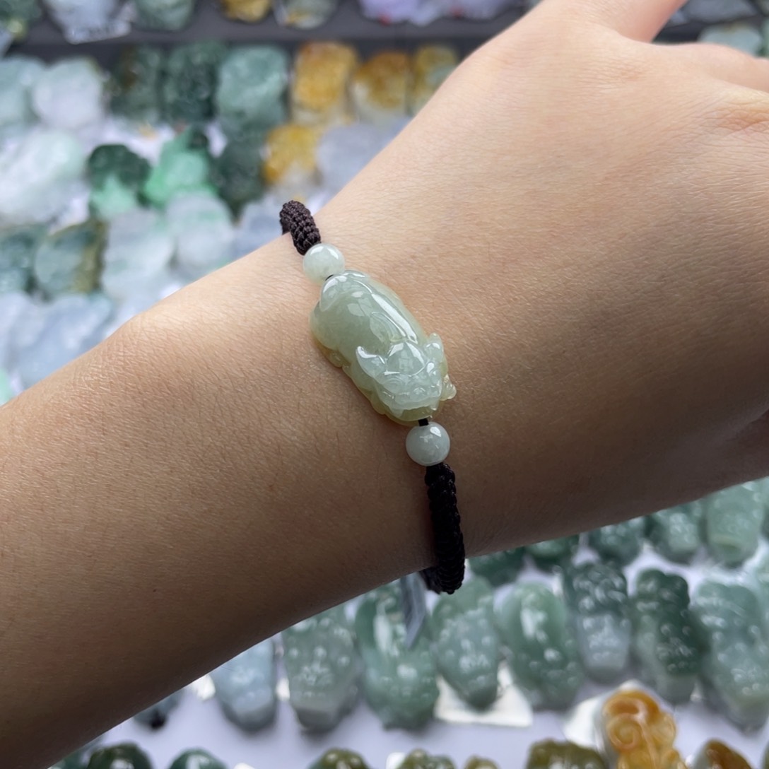 翡翠颈饰未镶嵌貔貅