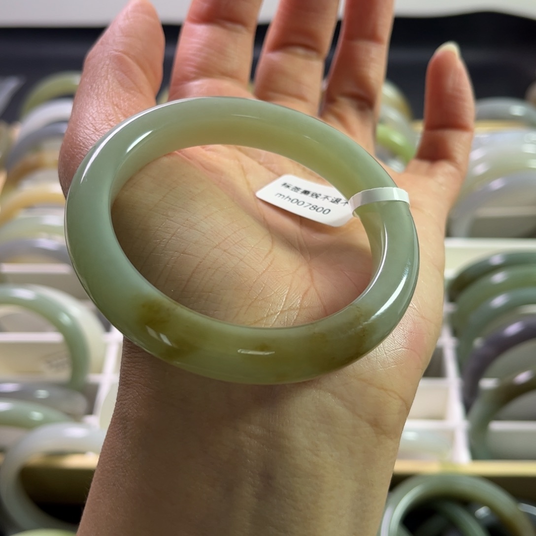 和田玉手镯55圈口未镶嵌