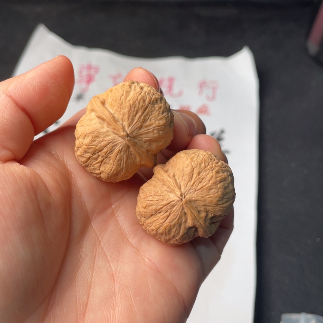 文玩核桃把件884。34铁元宝