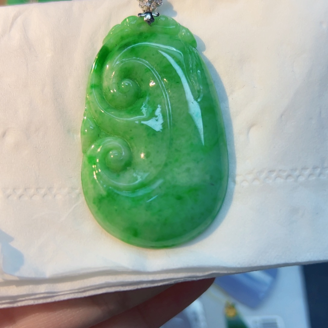 翡翠颈饰18K金镶嵌y如意