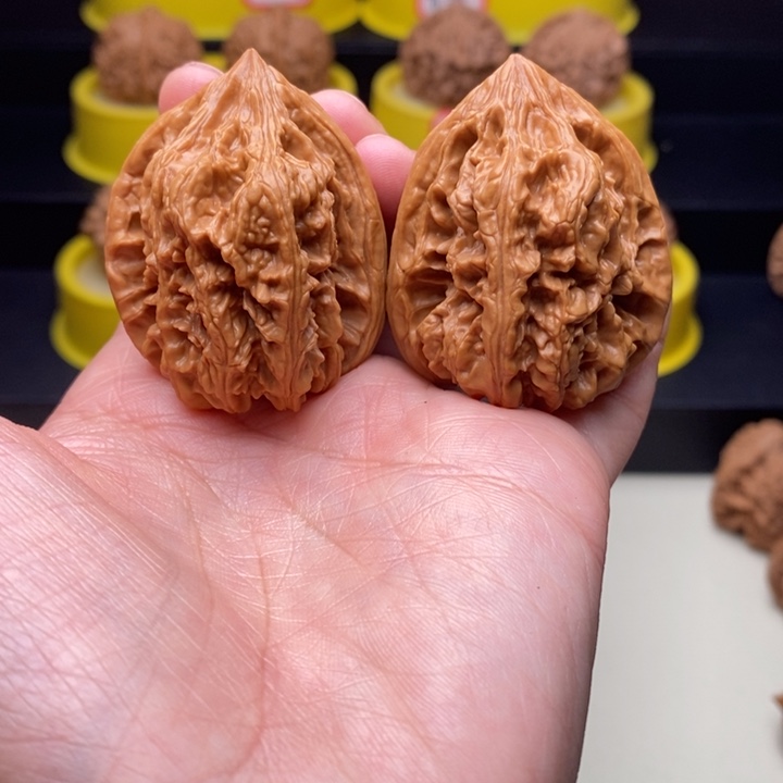 文玩核桃吊坠野生鸡心