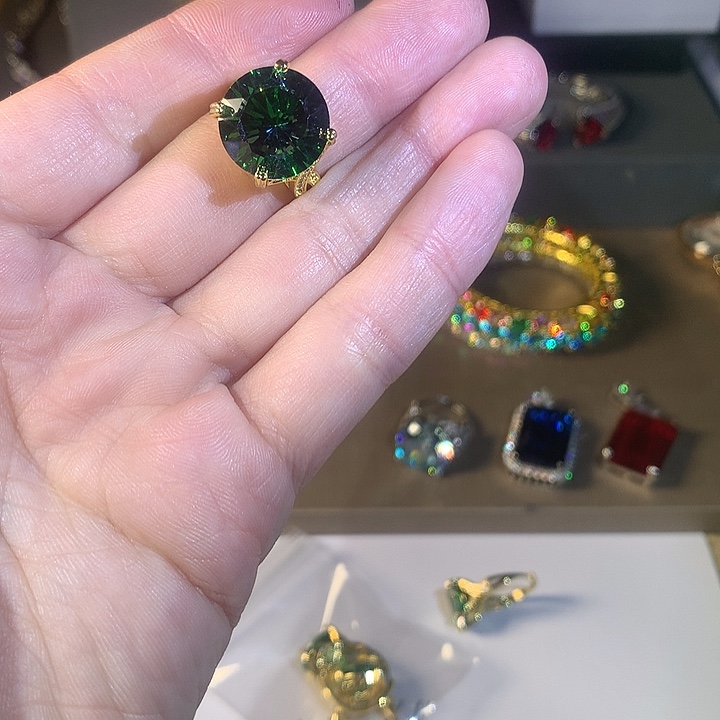 非金属117戒指。            