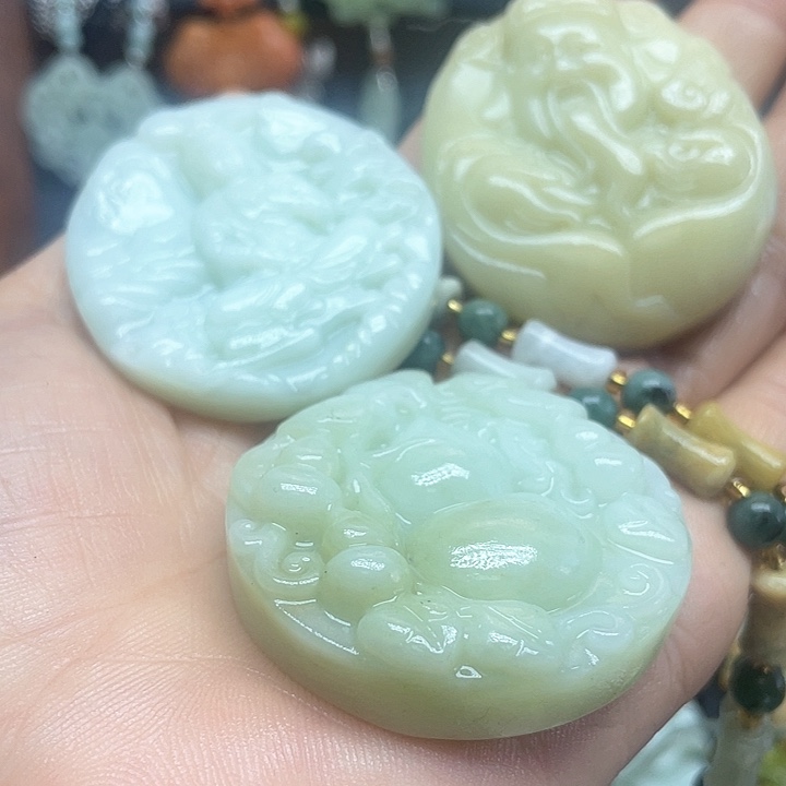 未镶嵌蛇纹石玉颈饰君*