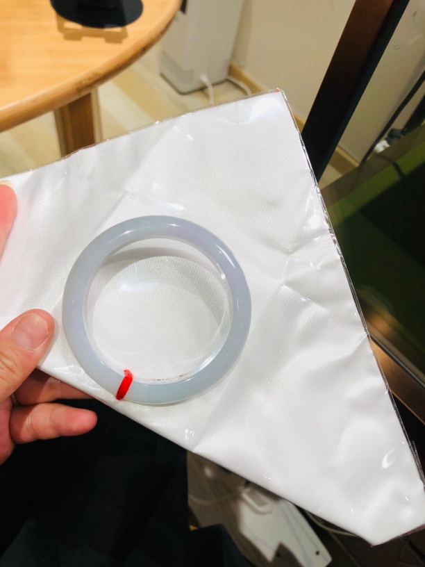 翡翠手镯淡紫色细腻完美