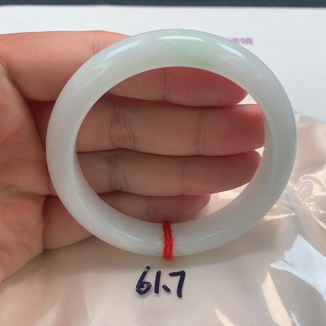 翡翠手镯未镶嵌61-62圈。305号