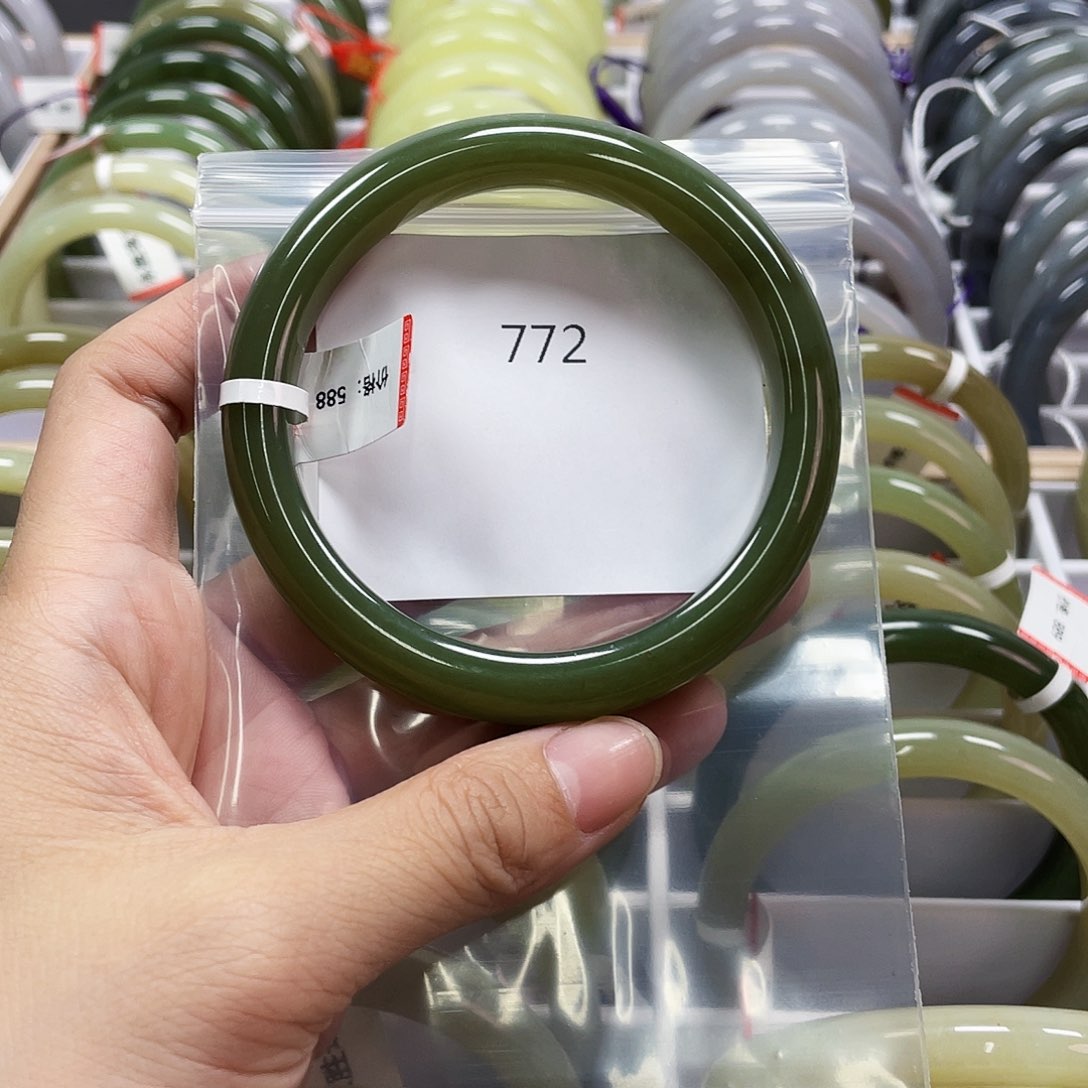 和田玉手镯未镶嵌772圈口63