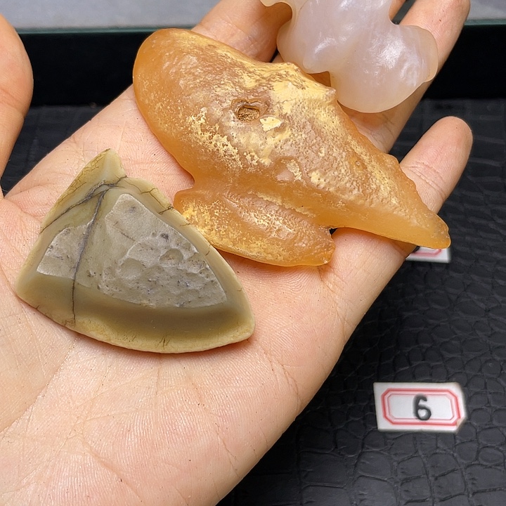 泰***当有机玻璃阿拉善戈壁石