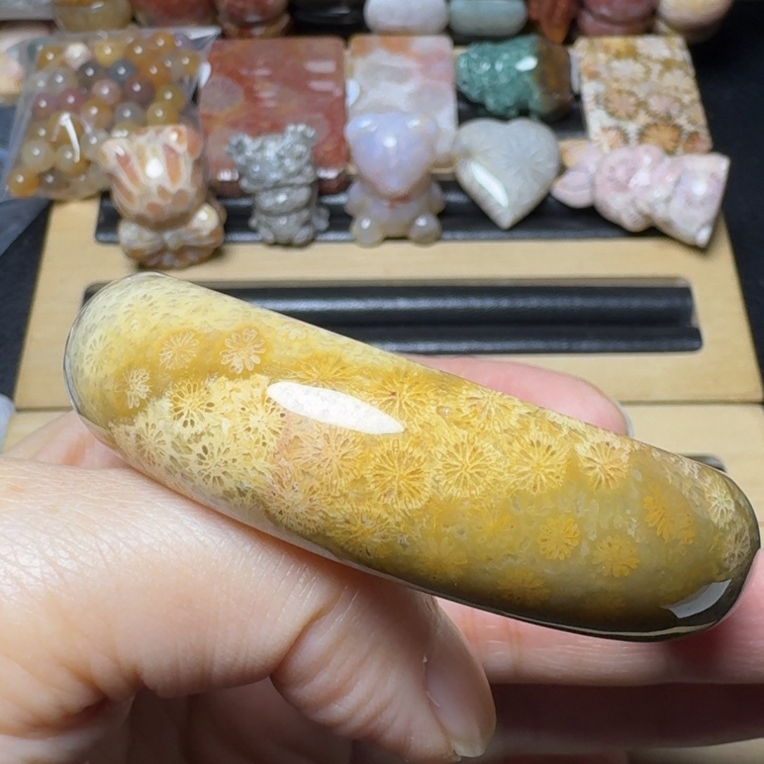 硅化玉54.5飘粉的小黄花未镶嵌