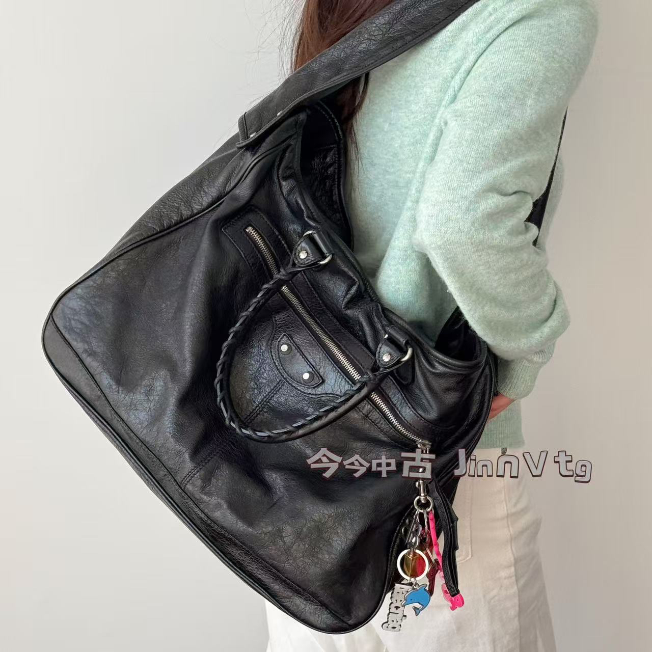 95新 Balenciaga/巴黎世家 黑银油蜡皮机场hobo宽肩带单肩包