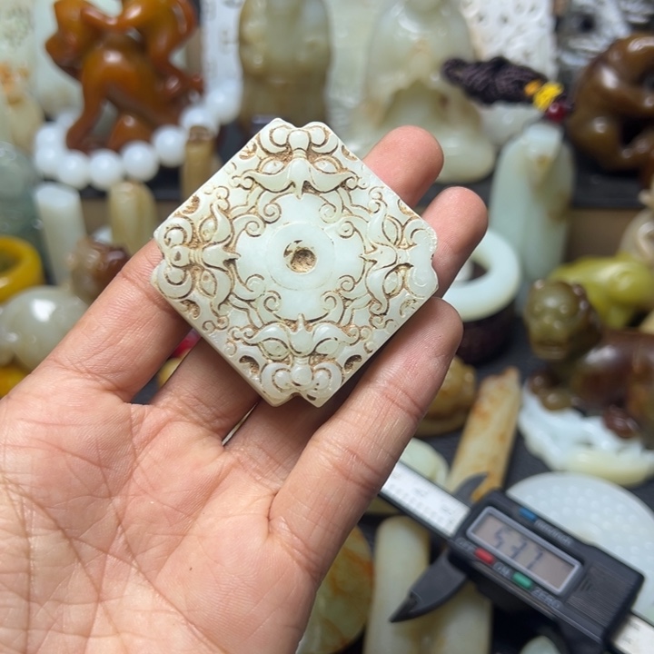 和田玉（糖玉）未镶嵌颈饰