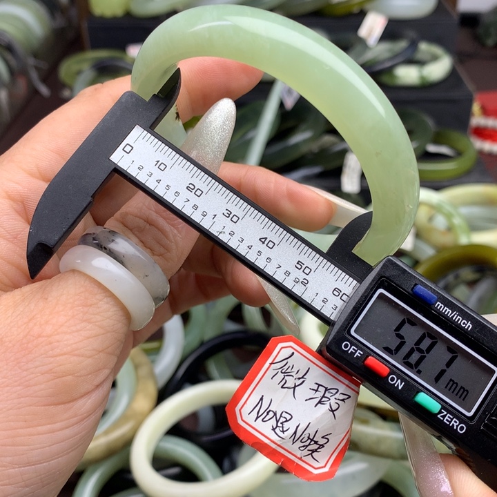 蛇纹石玉手镯未镶嵌956