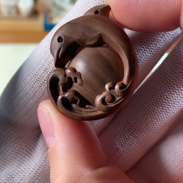 檀香木吊坠横纹海豚自由与爱吊坠