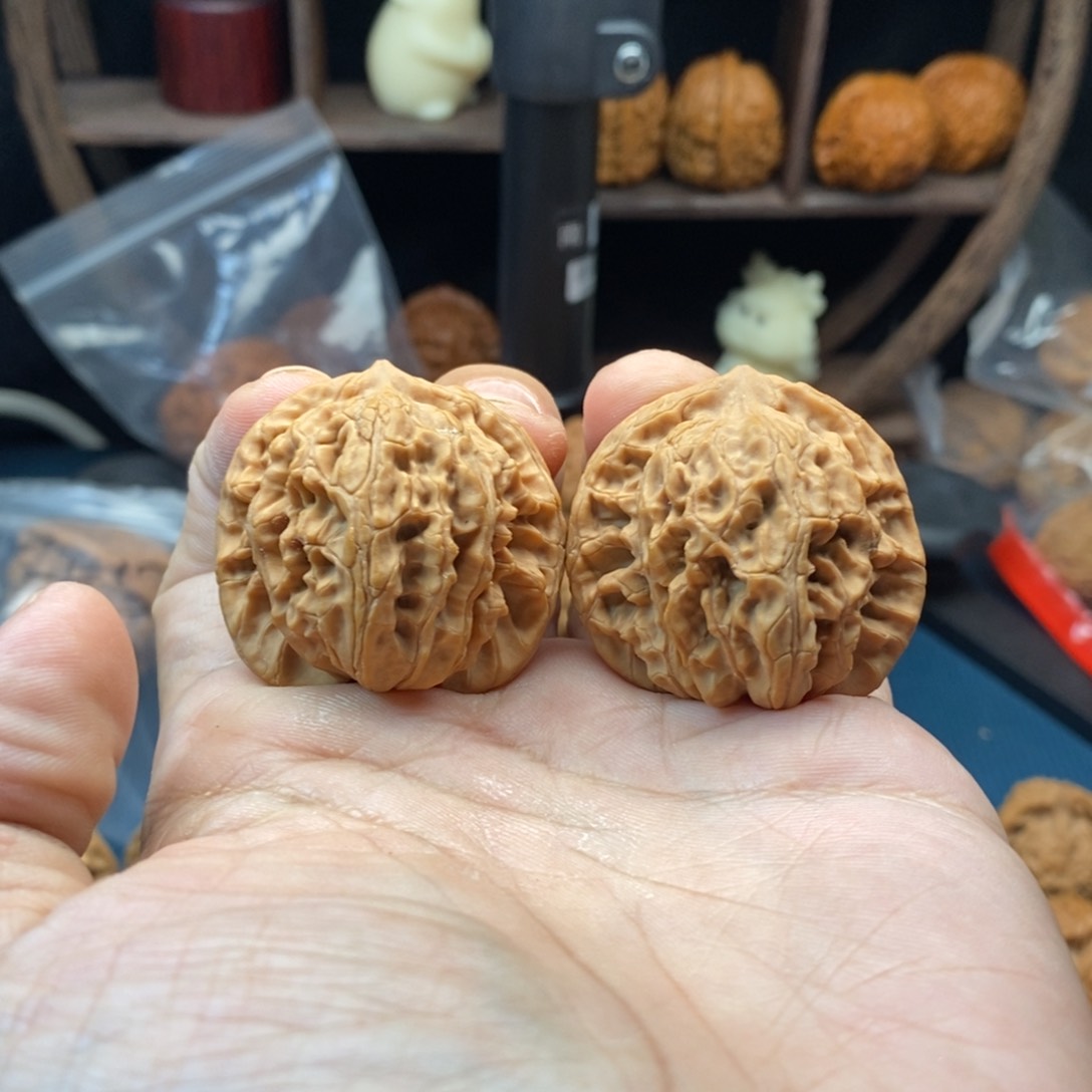文玩核桃把件38雾灵山
