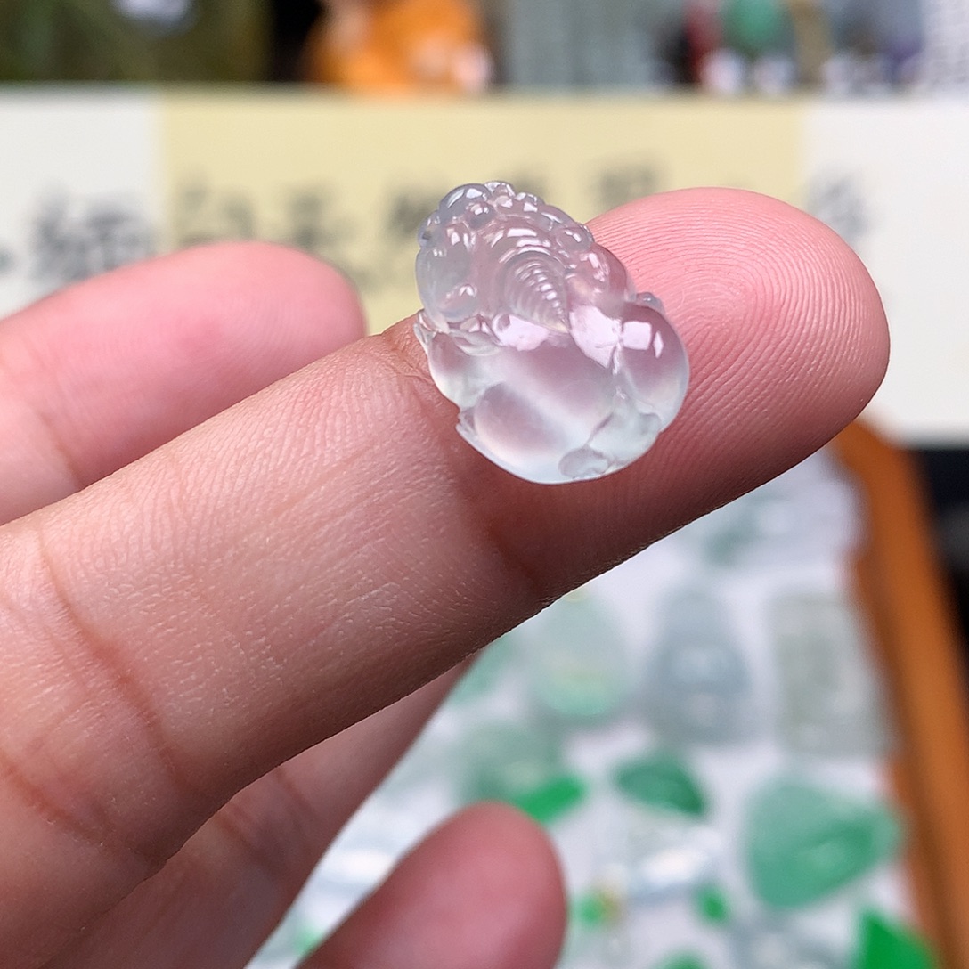 翡翠裸石缅甸天然A货翡翠冰种貔貅