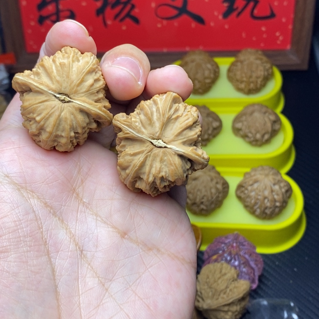 W***౨吊坠文玩核桃白狮子全品