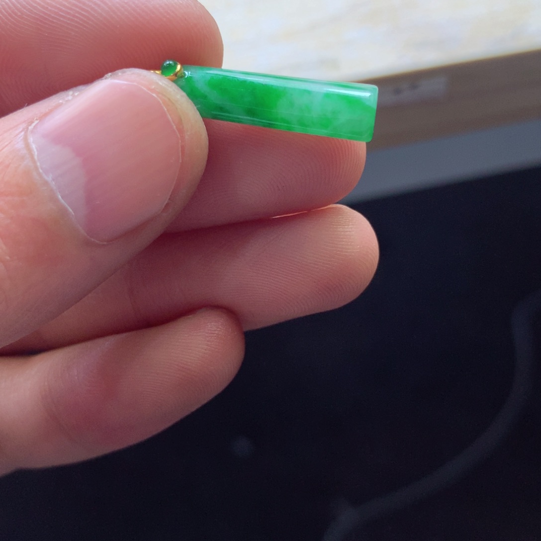 翡翠颈饰18K金镶嵌吊坠