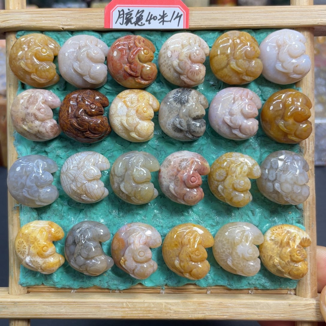 硅化玉未镶嵌颈饰月亮兔40米1个