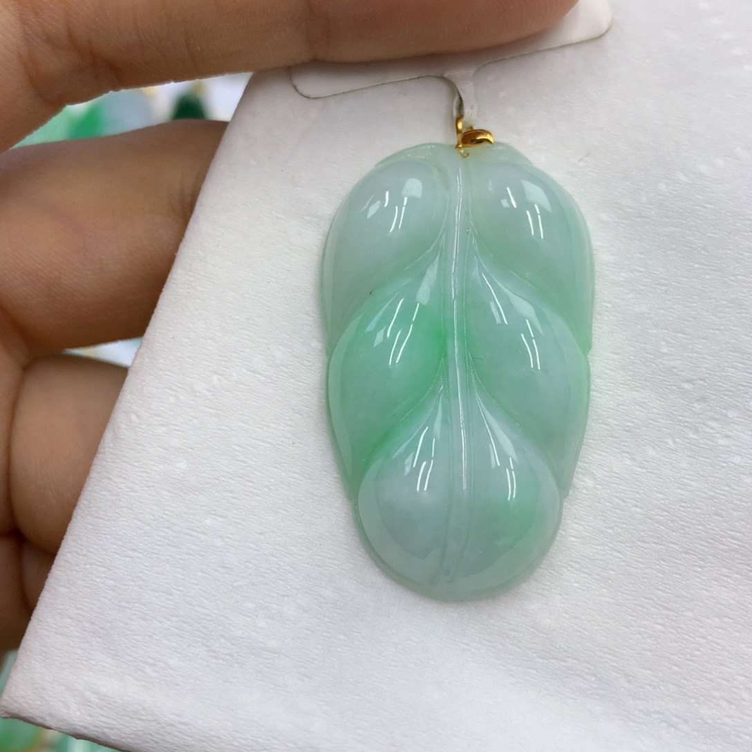 翡翠18K金镶嵌颈饰翡翠