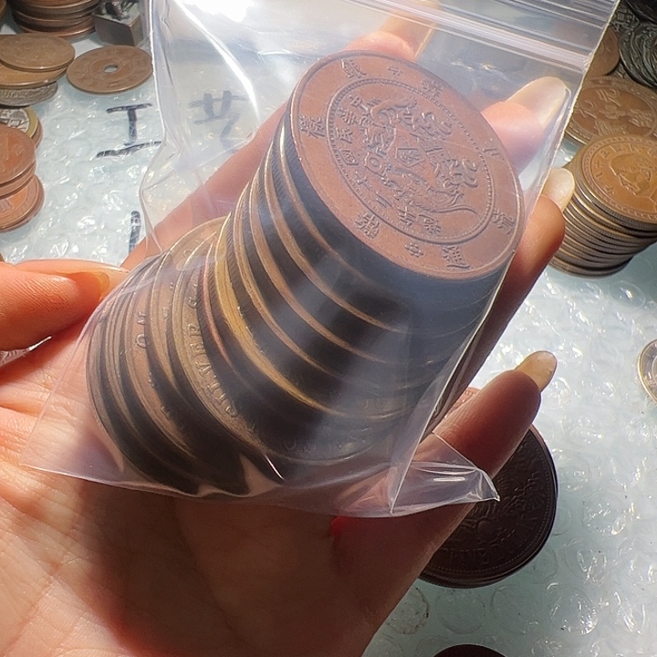 宝***庄一起十二枚铜币工艺品摆件