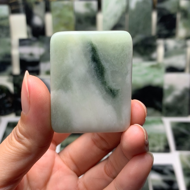 独山玉颈饰未镶嵌