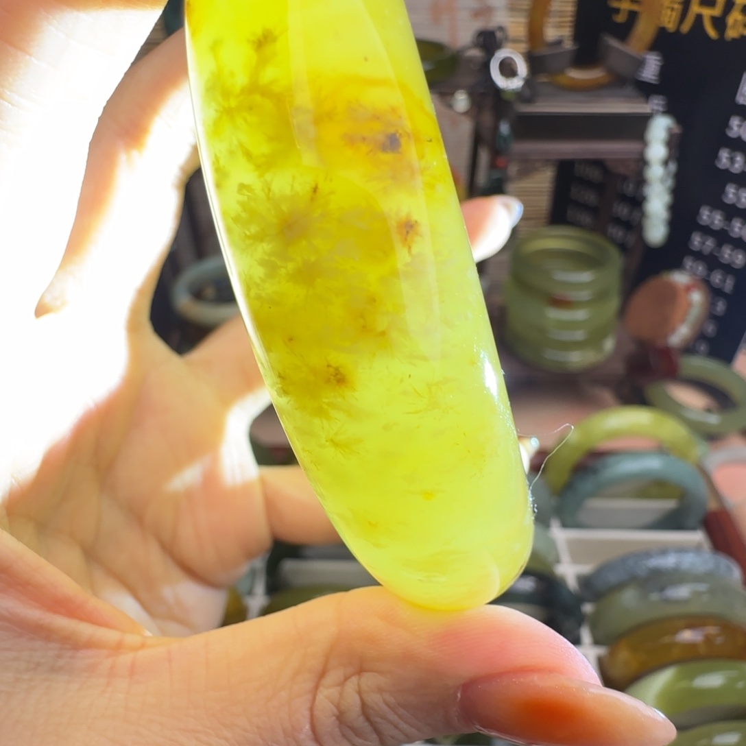 豆***了蛇纹石玉未镶嵌手镯