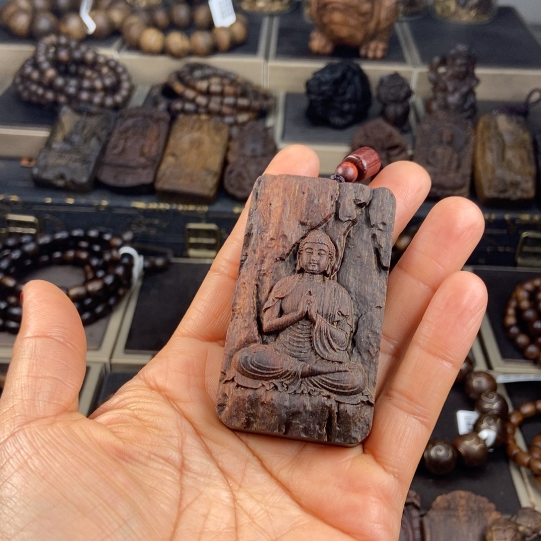 沉香木吊坠年**余越南芽庄白棋老料
