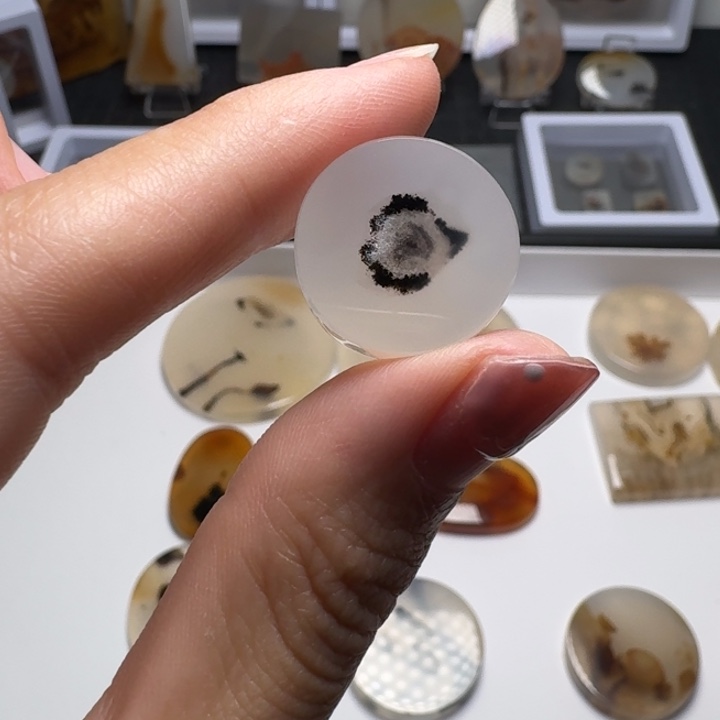 玛瑙/玉髓未镶嵌珠宝奇石