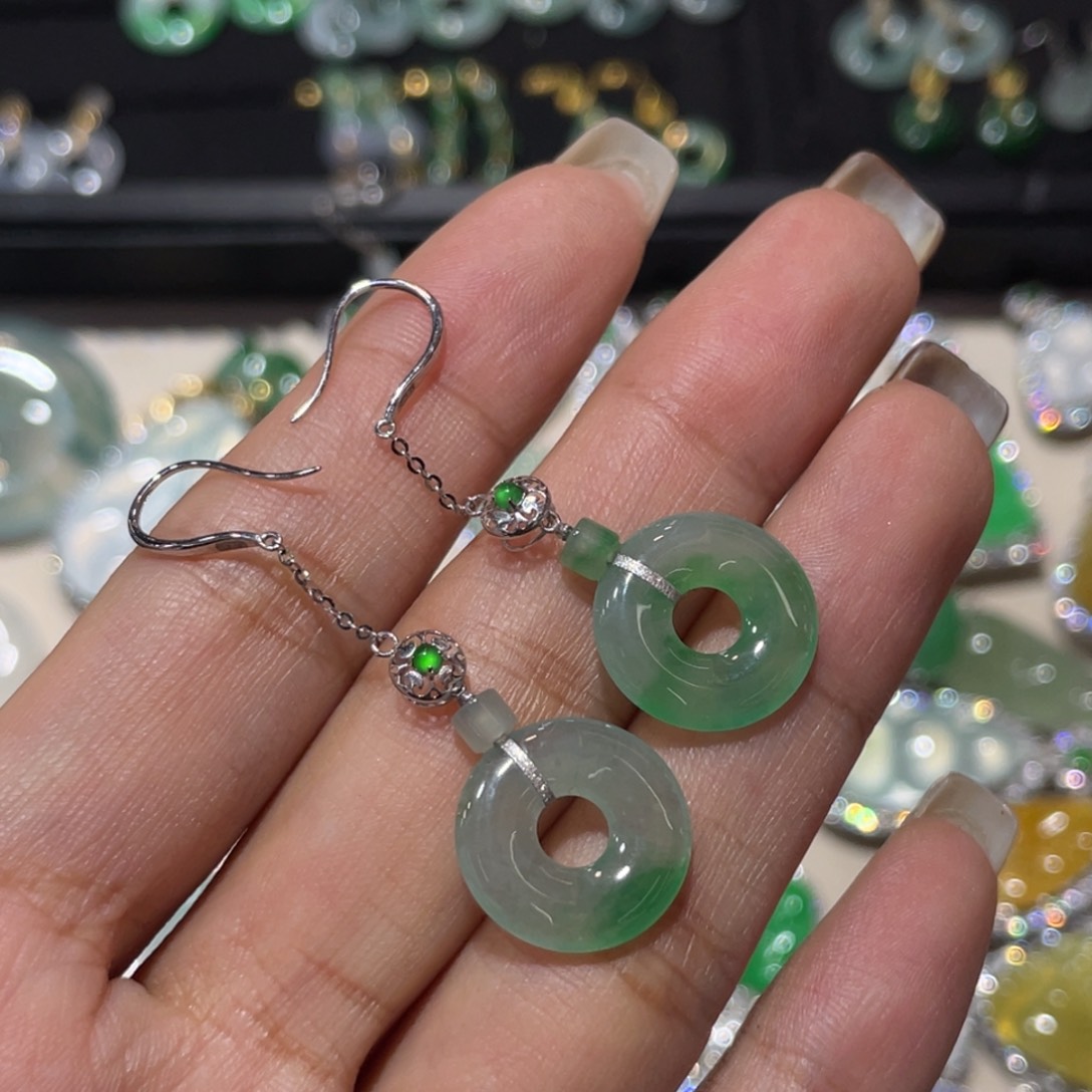 18K金镶嵌翡翠耳饰耳饰