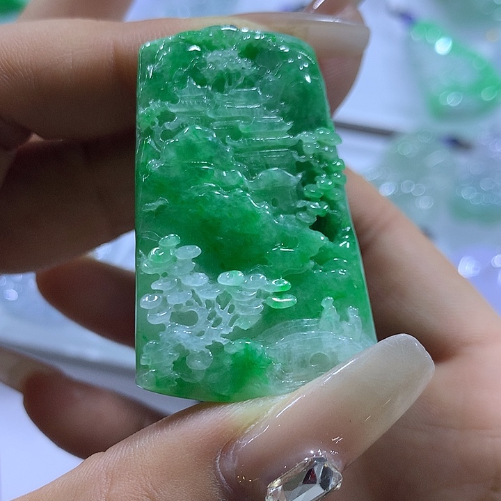 翡翠未镶嵌颈饰天然翡翠A货吊坠