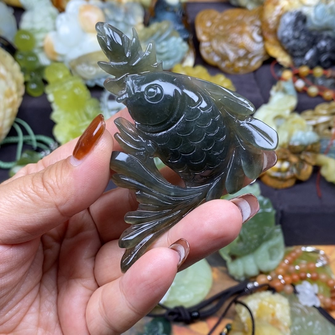 蛇纹石玉颈饰未镶嵌