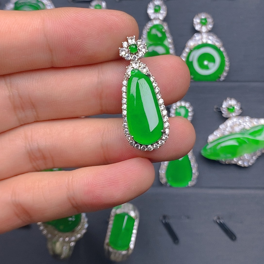 吊坠(赠链)银S925镶嵌翡翠吊坠