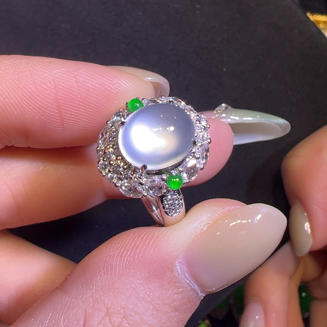 翡翠18K金镶嵌戒指蛋面