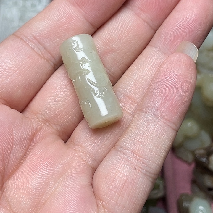 慎***龙和田玉未镶嵌挂件