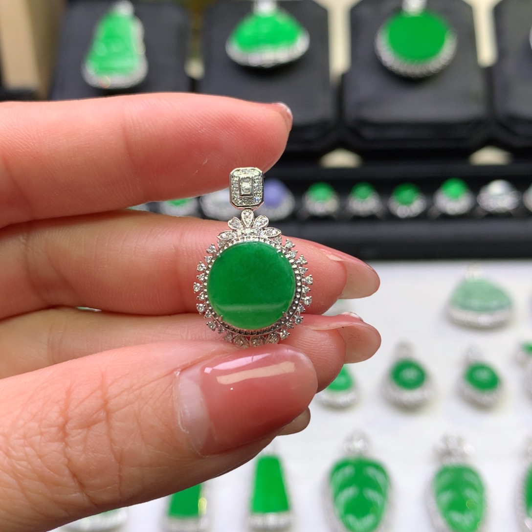 翡翠吊坠(不含链)18K金镶嵌