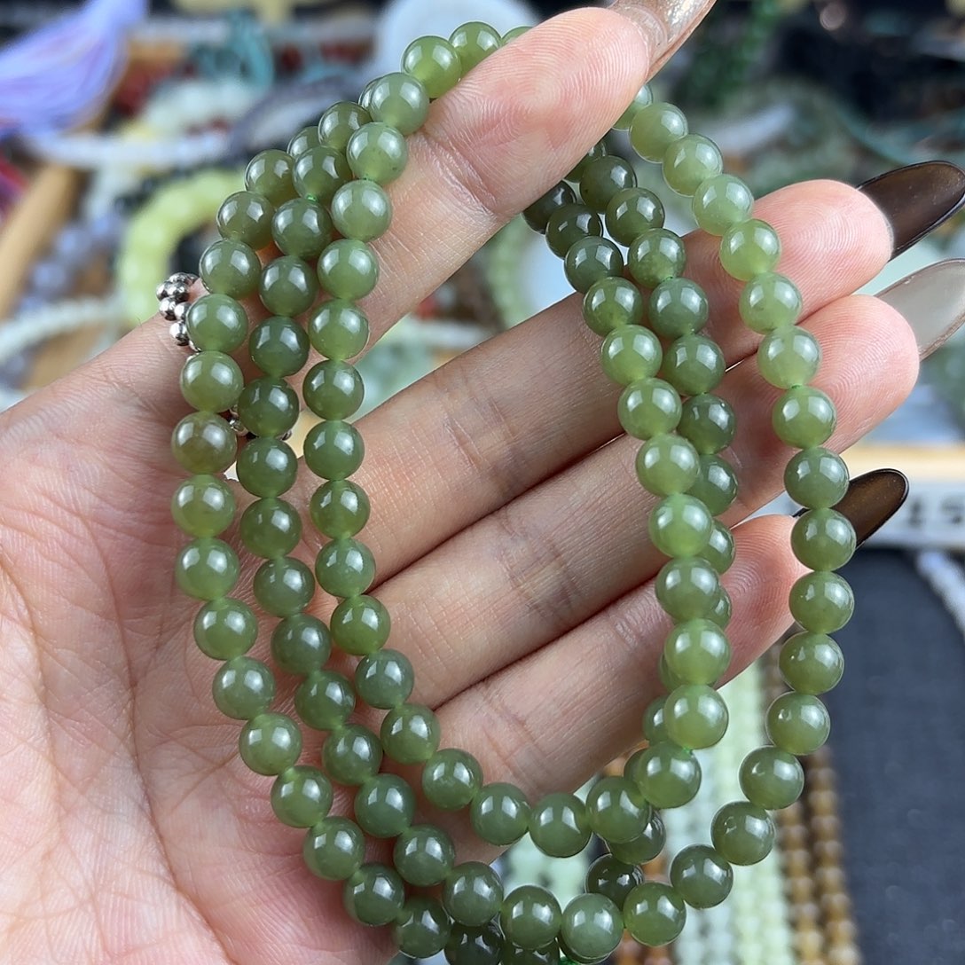 老***杨和田玉未镶嵌颈饰