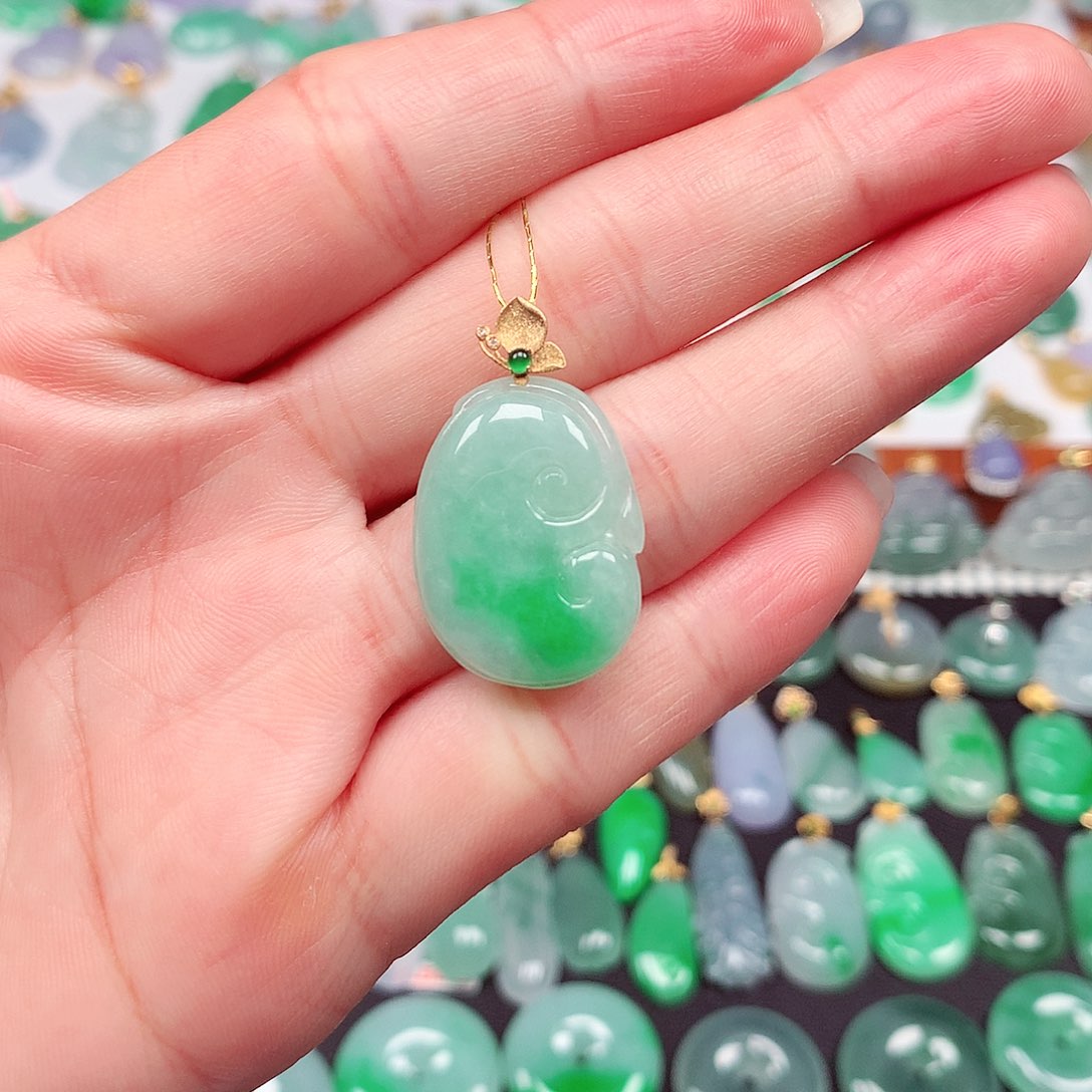 翡翠颈饰18K金镶嵌天然翡翠A货