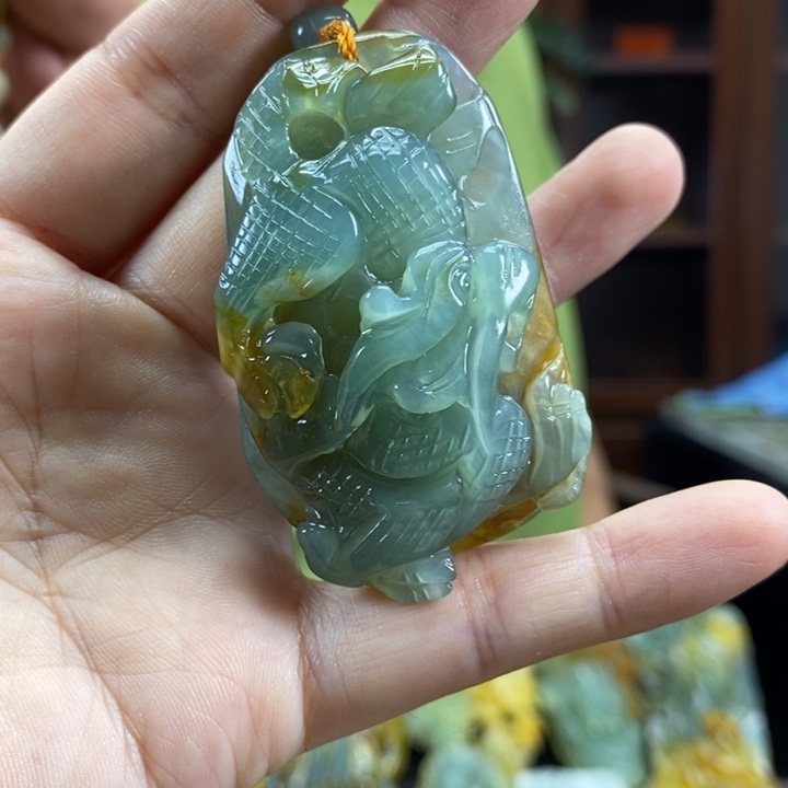 未镶嵌蛇纹石玉颈饰