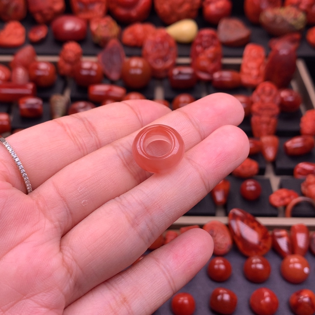 南红玛瑙未镶嵌川料冰飘跑环8.2mm