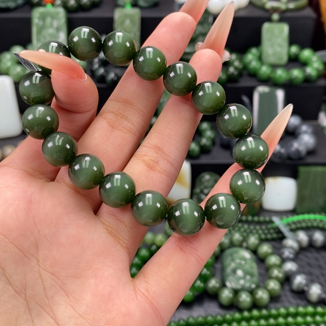 如***画和田玉未镶嵌珠宝奇石