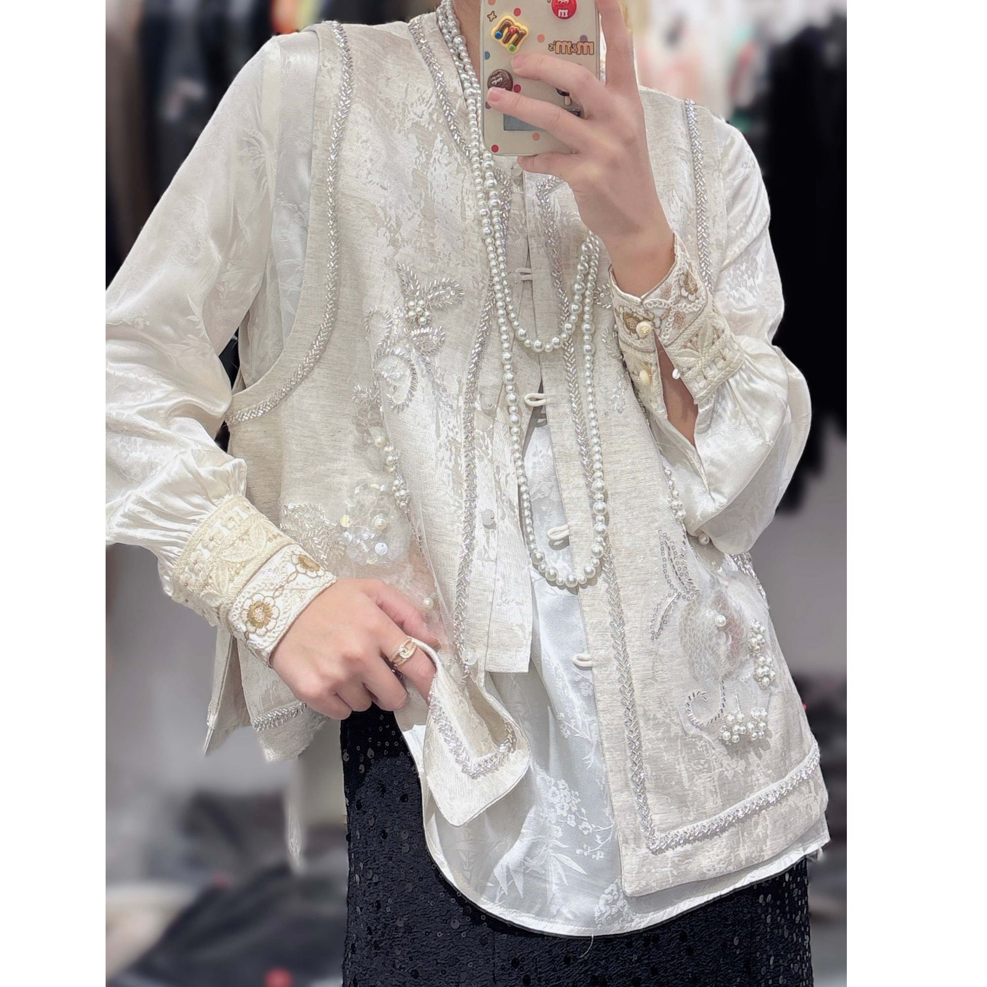 2025年新款新中式国风刺绣钉珠亮片圆领马夹外套百搭时尚设计感
