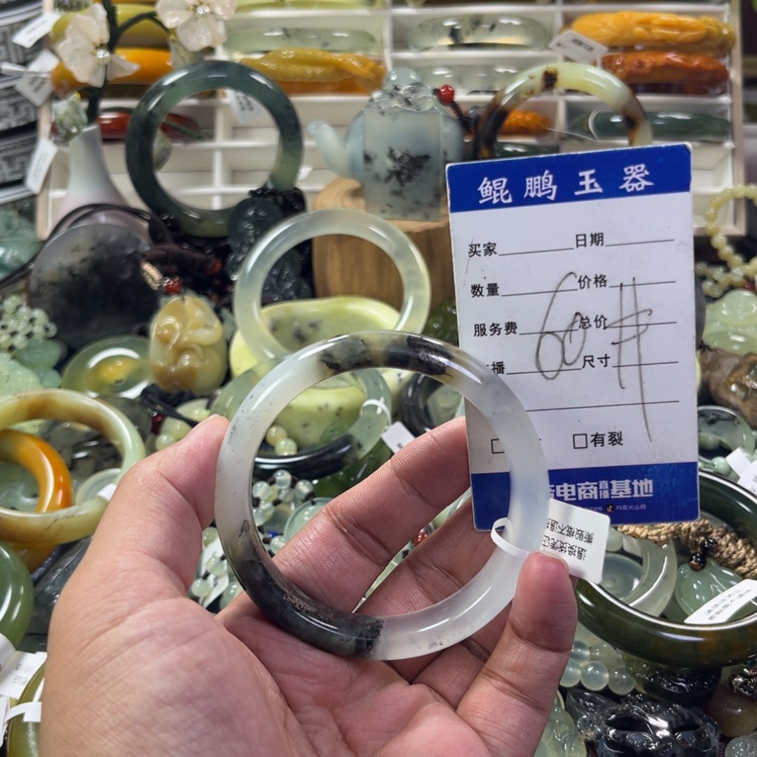 蛇纹石玉手镯未镶嵌