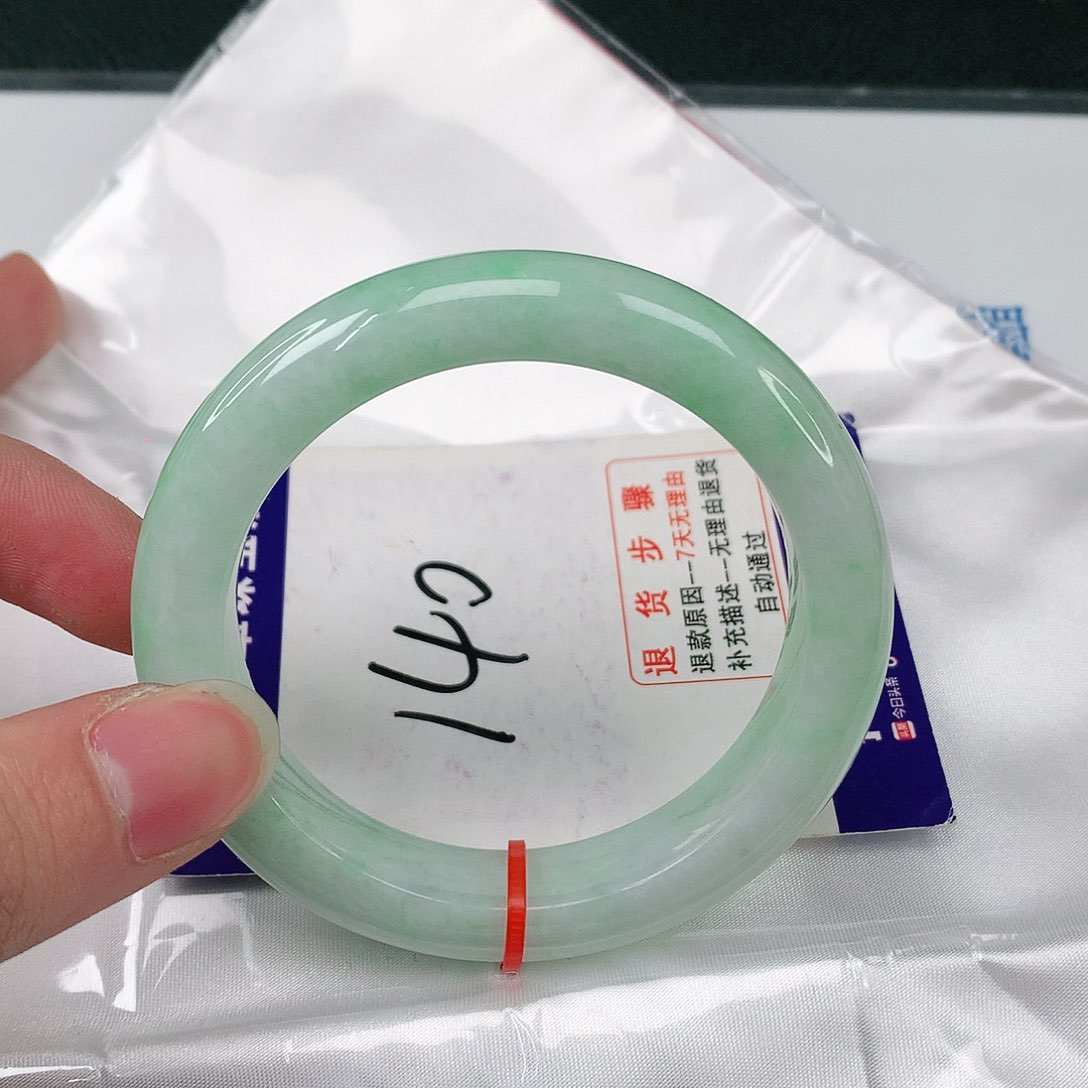 翡翠手镯未镶嵌翡翠