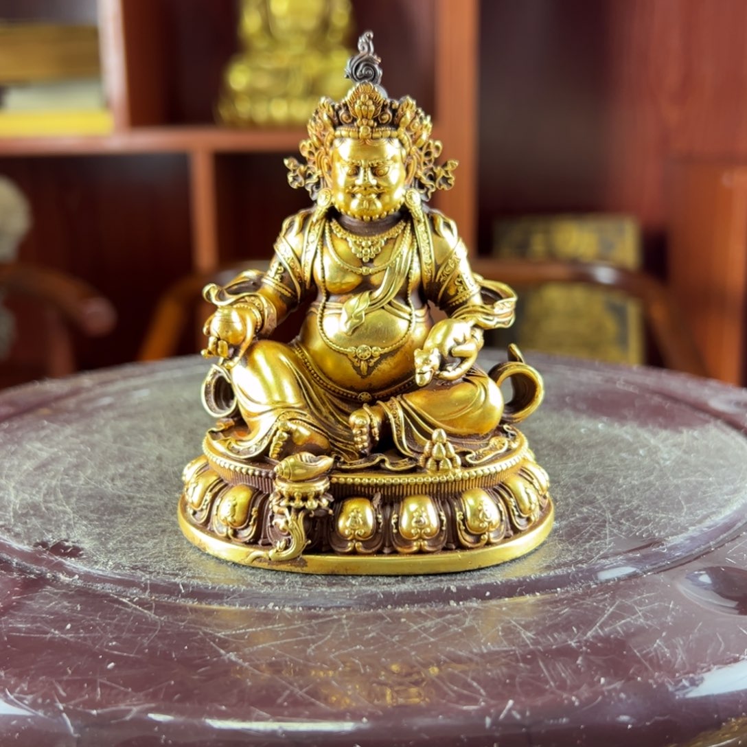 洪*佛像的造型和造型