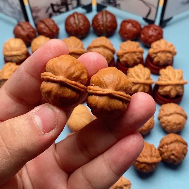 文玩核桃把件小金佛