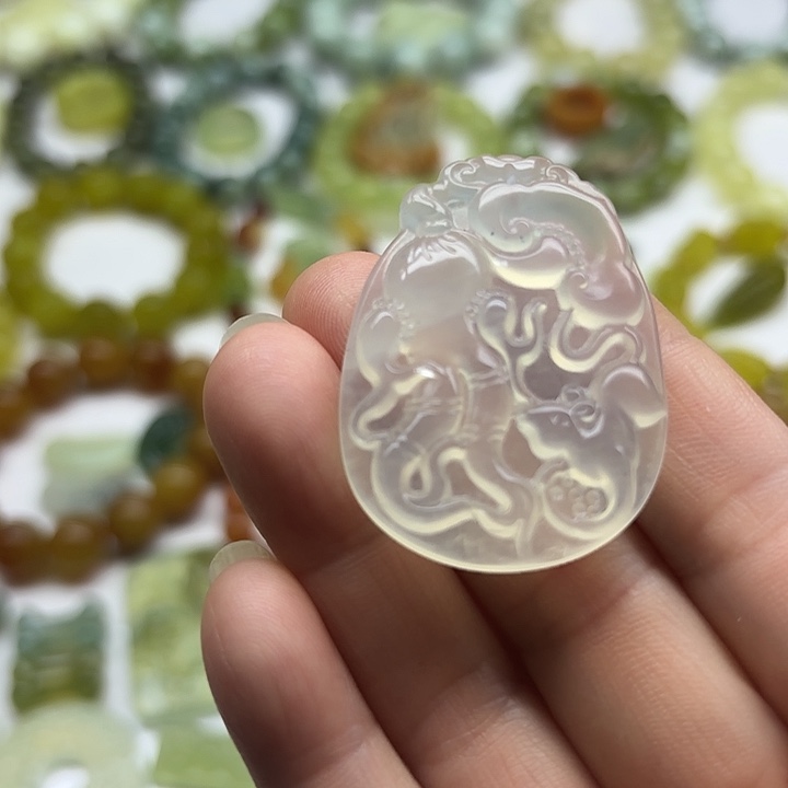 蛇纹石玉吊坠未镶嵌