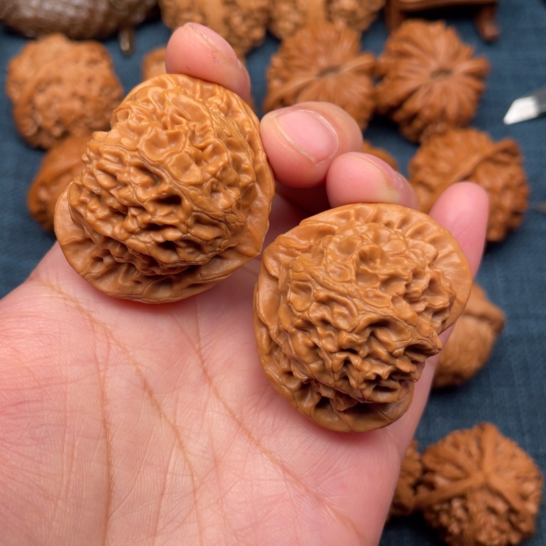 “***”文玩核桃把件42毕业宫灯全品