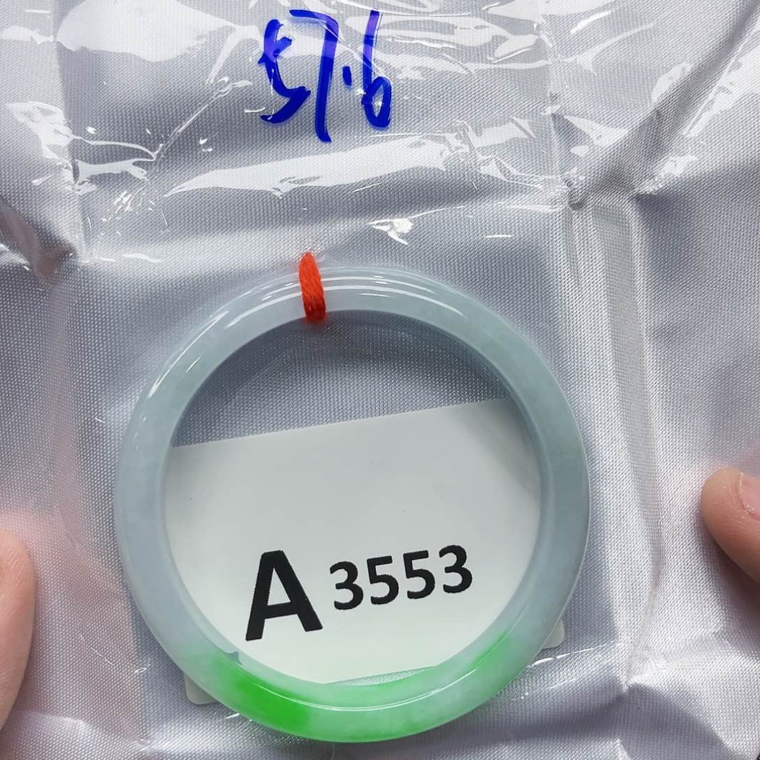 翡翠手镯未镶嵌多样性