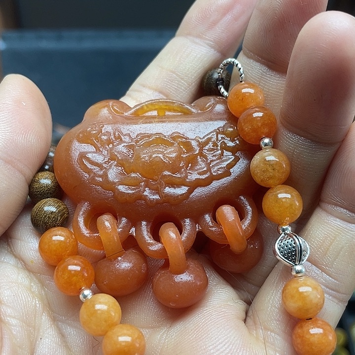 未镶嵌蛇纹石玉颈饰